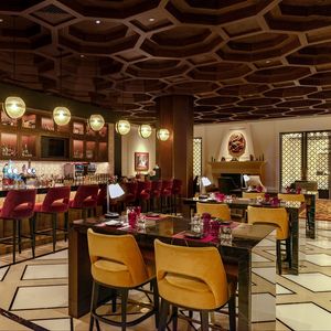 Red Dragon Lounge, Universal Studios