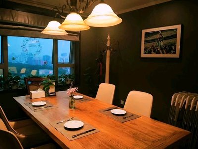 Green Plum Pursuing Horses Mei Xi Theme Cafe