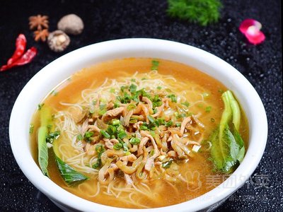 Xiangyue Bridge Rice Noodles and Braised Chicken