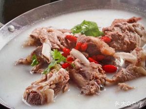 清真穆香园餐厅 (Qīngzhēn Mùxiāngyuán Cāntīng)