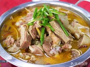 Gushi Goose Blocks · Steak and Beef Tail Pot