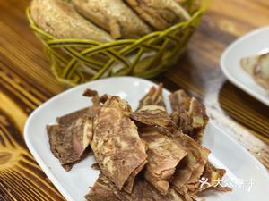 Yikou Bing Lao Beijing Burnt Pancake with Lamb Bones and Hand-stretched Noodles