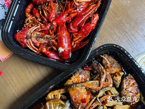 Qianjiang Oil-Braised Crawfish & Freshwater Crab Seafood