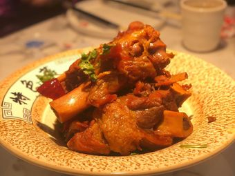 Golden Spoon Pork Bone Soup with Pickled Cabbage