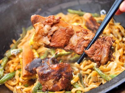 Granny's Handmade Noodles with Iron Pot Stew Box Meal