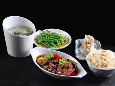 沙县小吃黄焖鸡米饭(迎风南路甲6号楼店)