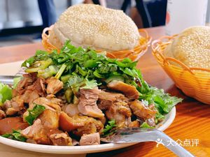 Longjia Zhuang Spicy Pork Knee Sandwich