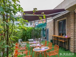 The Yard Cafe & Casual Dining