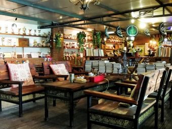 Pet-Friendly Companion Cafe & Canine Culture Camping Base