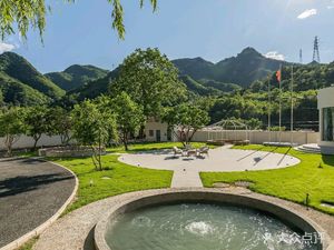 Yunshan Zhong Humanistic Resort Hotel