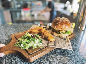 Summit Knight Fun Place Cafe