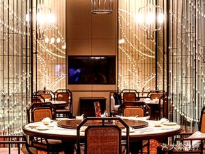 Nanjing Yangtze River Ship Huayi Hotel · Caifeng Lou