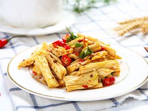 Cui Xia Spicy Duck Neck