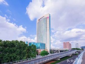 Jiangsu Chenmao New Century Grand Hotel Chinese Restaurant • Lakeside Buffet