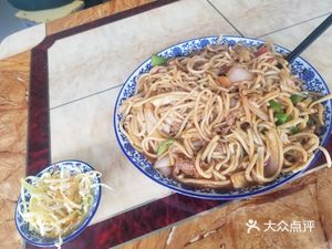 Lanzhou Hand-Rolled Noodles with Braised Chicken Rice
