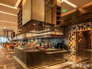 Golden Eagle World G Hotel · Sky Restaurant