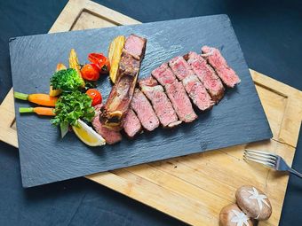 Glutton islanD · The Hungry Cat (Jinying World Branch)