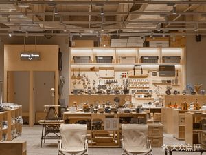 Latitude Camp & Cafe