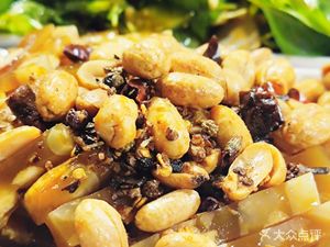 Lao Lang Fresh Stir-Fried Chicken with Secret Carbon Pot Fish