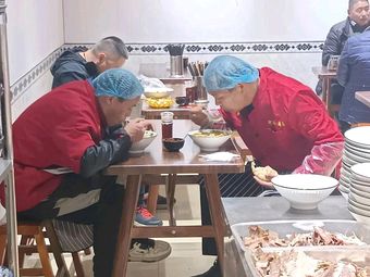 Heluo Beef Soup with Braised Beef Noodles