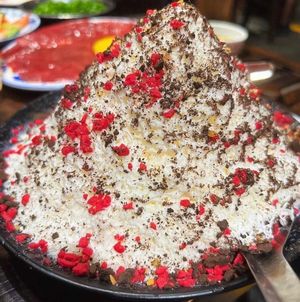 Deyi Xingjie Commercial Street Food Hub (Jiaobao Golden Triangle Store)