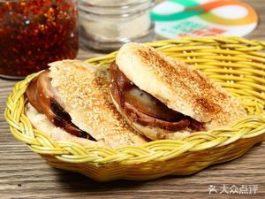 Luoyang Huashan Road Small Bowl Donkey Meat Soup (Zhengzhou Store)