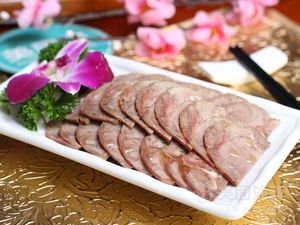 Kaifeng Bucket Chicken with Beef Sauce