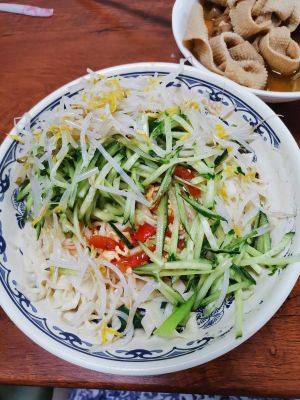 Hand-Kneaded Noodles with Braised Pork Trotters and Roasted Chicken