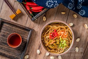 Lingbao Roujiamo and Hand-Rolled Noodles