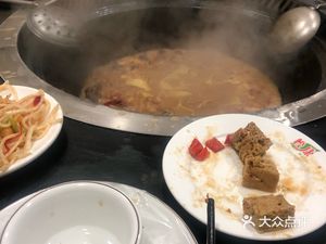 Zao Lian Zao Secret Earth Pot Chicken (Zhengbian Logistics Expressway Branch)
