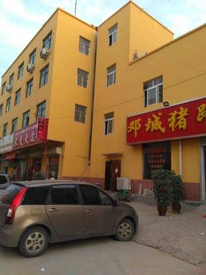 Dengcheng Pig Trotters and Roast Chicken