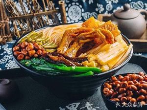 Luo Bai Wei Liuzhou Luosifen (Yangguang Tian Di Store)