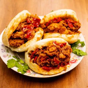 Zhouzhi Steamed Pork with Flour Wraps