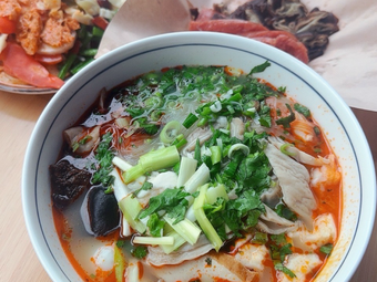 Zhou Lao Da Bangbang Meat and Doughnut