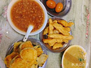 Lao Yuan's Pork Cubes with Spicy Soup and Pan-fried Buns (Ziqiang East Road Branch)