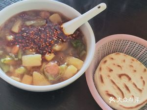 Xing Laosan Spicy Beef Roujiamo with Meatballs and Hot Soup (Hongqi East Road Branch)