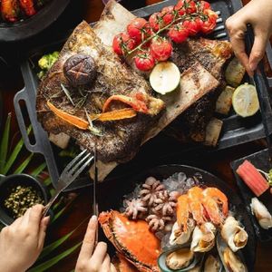 Wanhui Xuan Seafood & Cantonese Dim Sum Buffet Restaurant (Hailanfeng Wyndham Grand Hotel)