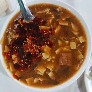 西华肉丁糊辣汤•高汤羊杂牛羊肉烩饼