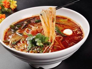 Hot Rice Noodles with Meat Buns (Hongguang Road Branch)