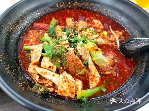 Old Chengdu Spicy Noodles with Roujiamo