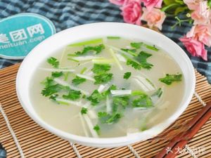 Hebei Specialties: Big Pancake, Lamb Soup, Donkey Meat Fire Cake