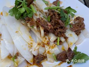 Mushroom Noodles with Yan'an Speciality Lotus Flower Noodles