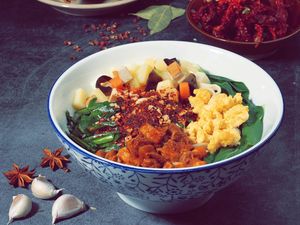 Qin Wanwan Oil-Poured Noodles (Jintai Community Store)