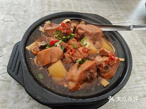 Hot Pot Baozi and Braised Chicken