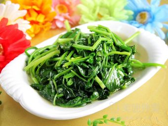 Lao Song's Handmade Spinach Noodles and Home-style Stir-fry