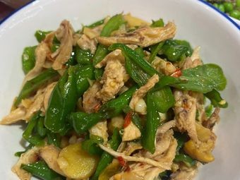 Cai Gen Tan Stir-Fried Beef with Bell Peppers
