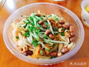 Wan Fen Family (Spicy Vermicelli & Hand-Rolled Pancakes - Poly Luxu Linyu Store)