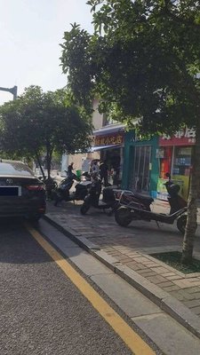 Aunt and Sister Snack Shop