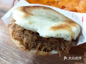 Huainan Beef Soup with Meat Buns