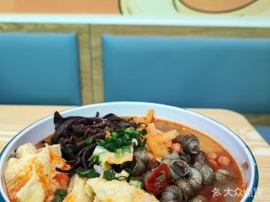 Lu Bai Wei Liuzhou Luosifen Guilin Lufen (Zihua Jun Branch)